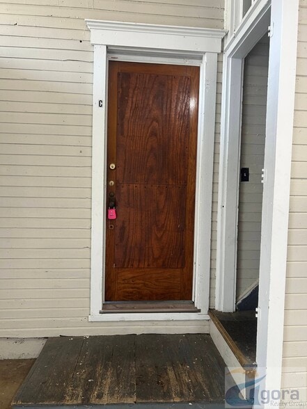 Building Photo - 115 Sycamore St