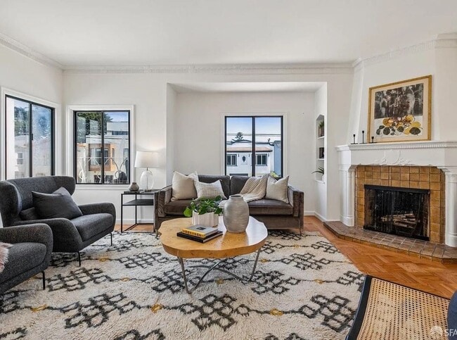 Building Photo - 845 44th Ave