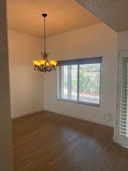 Building Photo - 1136 E Villa Rita Dr