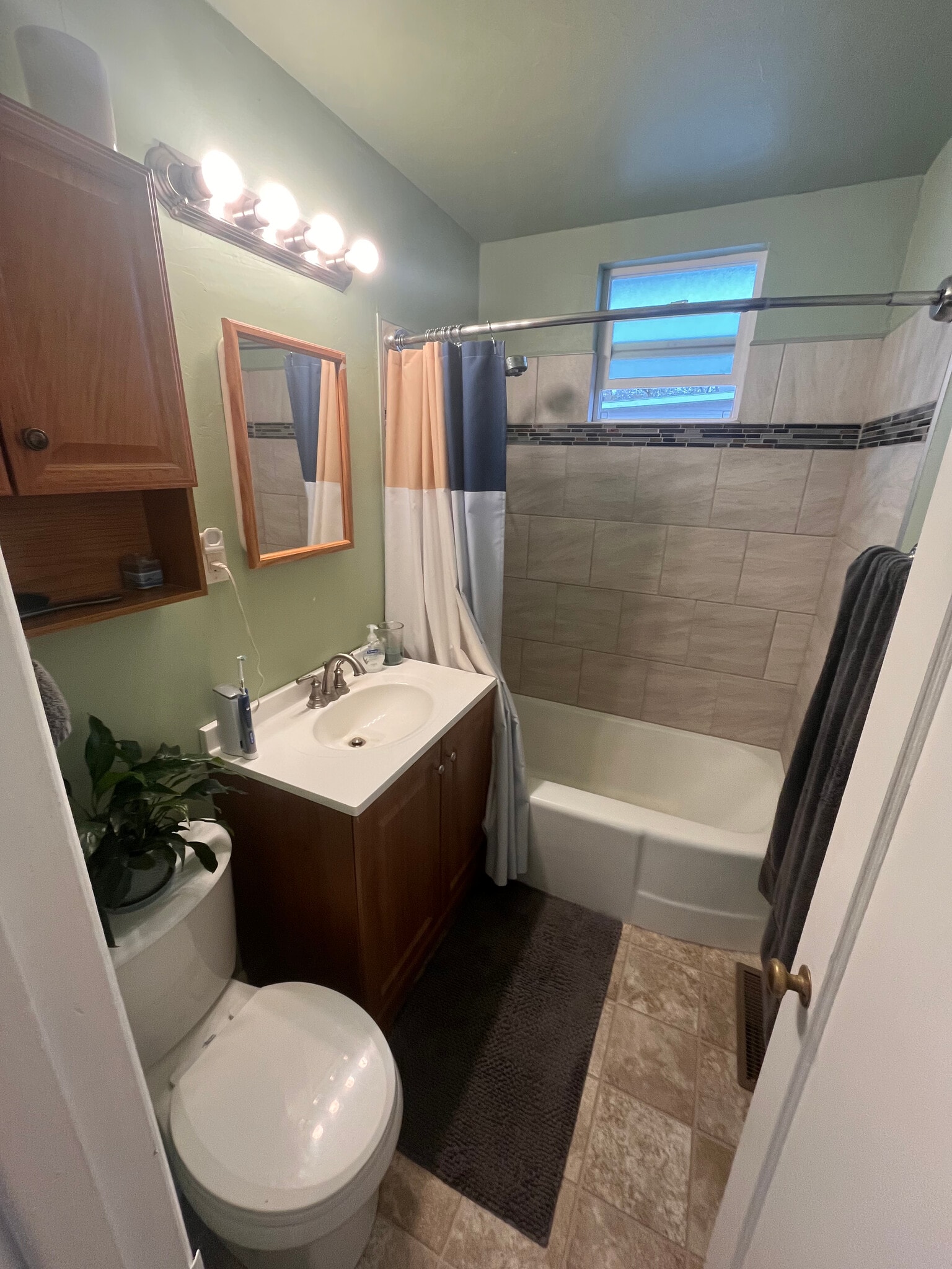 Building Photo - 1520 White Ave