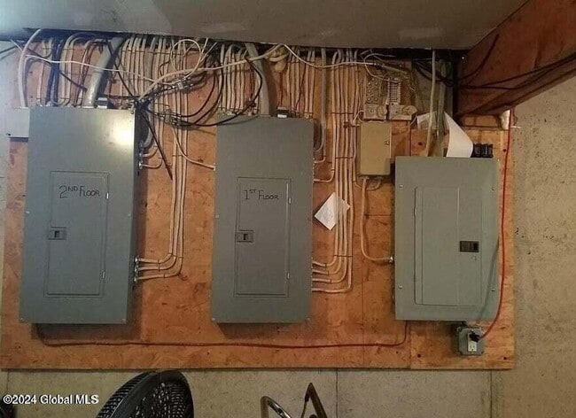 Building Photo - 24 Vosburgh Rd