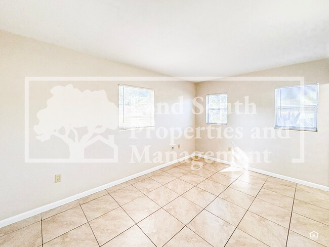 Building Photo - 1218 Sunset Ave