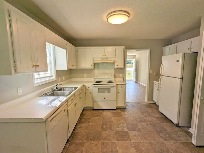 Building Photo - Lonesome Wind Way