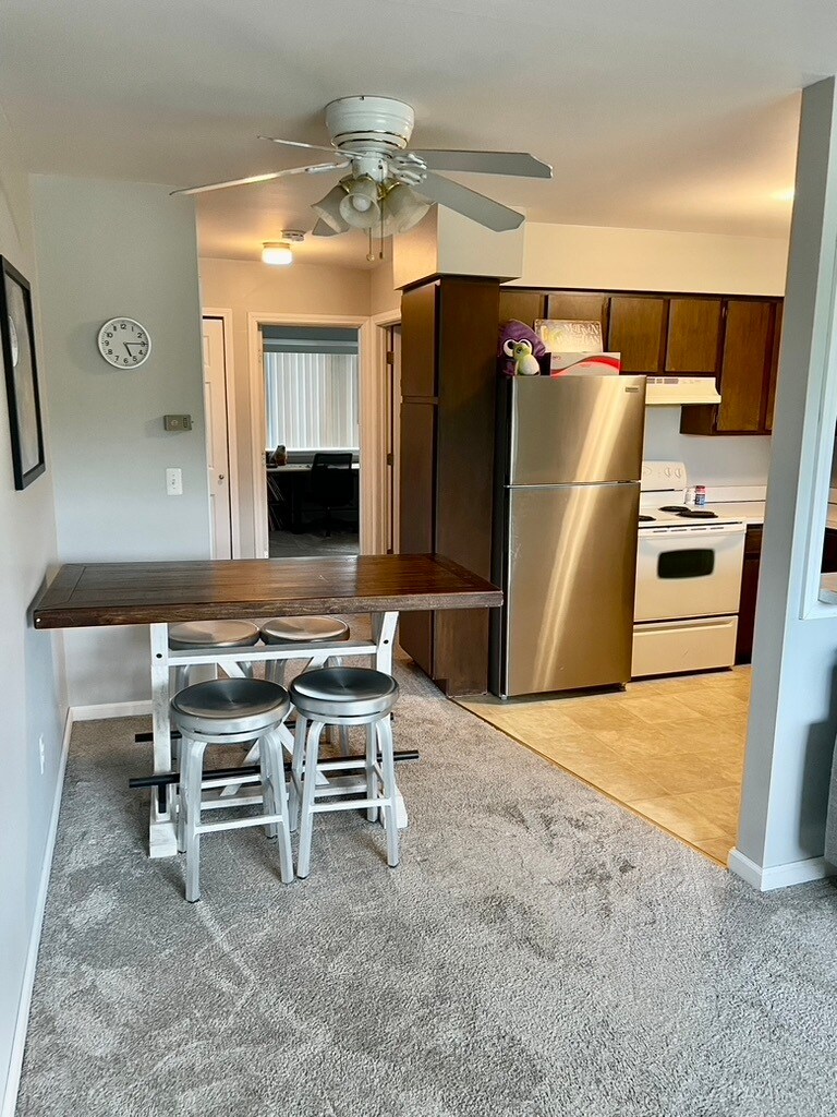 Dining area - 4915 Briarwood Ave