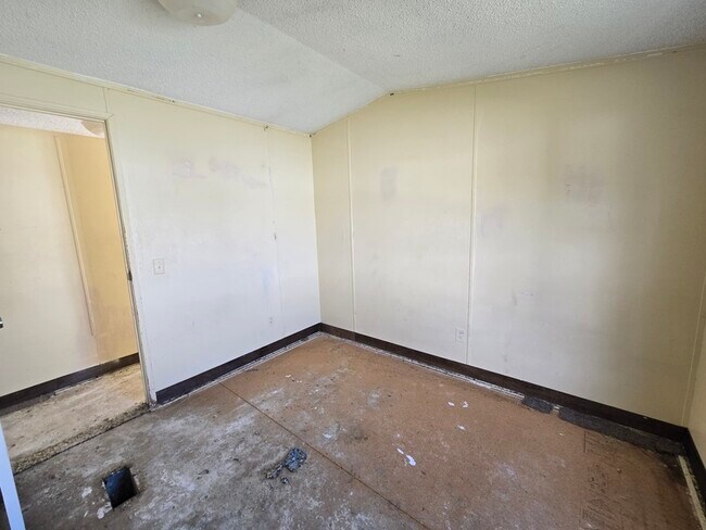 Building Photo - 2115 Cattail Cir