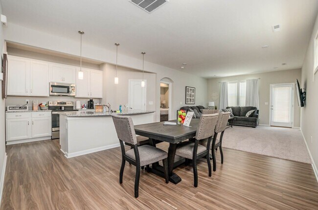 Building Photo - 950 Southline Dr