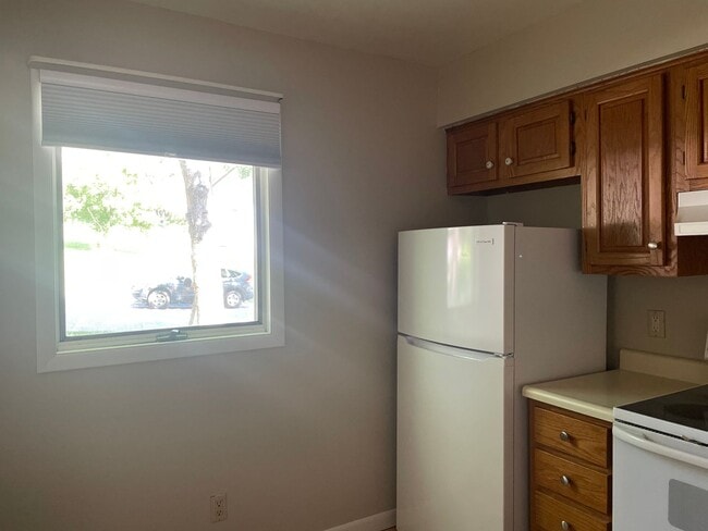 Building Photo - 2 Bed/1.5 Bath Condo Close to UIHC!