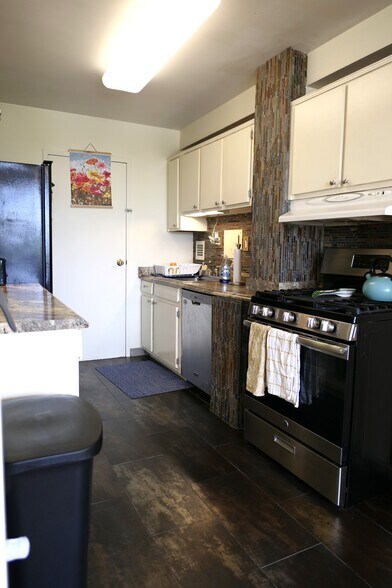 Building Photo - 6631 Wakefield Dr