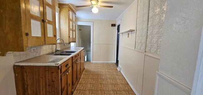 Building Photo - 3 Bed 1 Bath Single Family Home