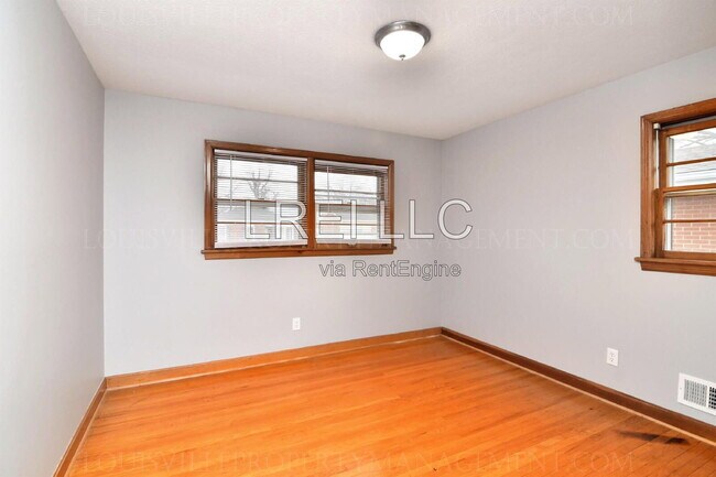 Building Photo - 818 Iroquois Ave