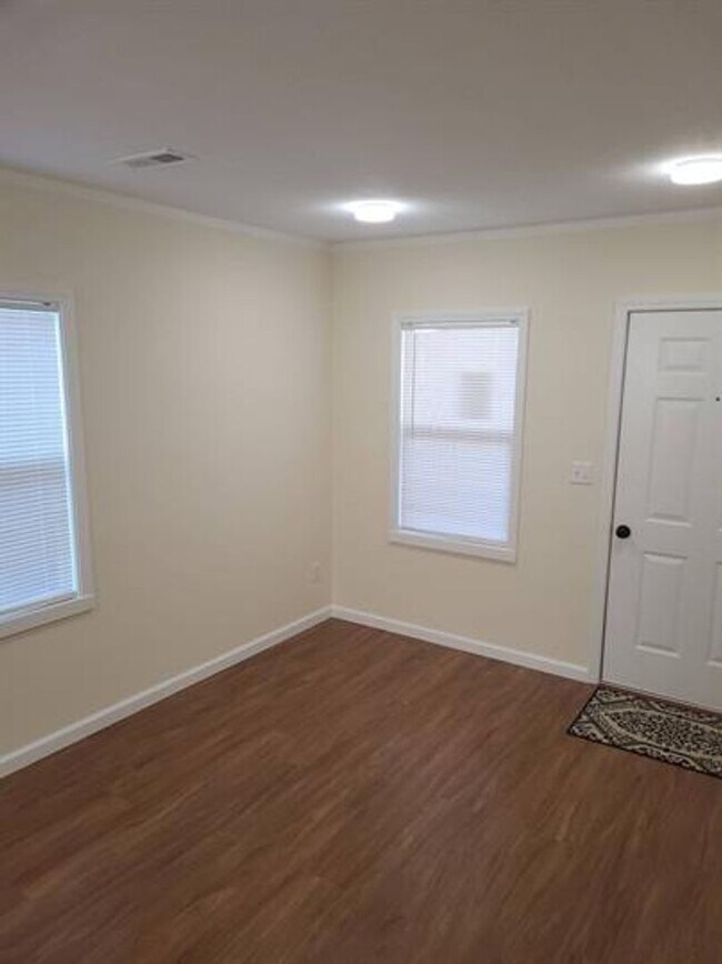Building Photo - 1538 Longfield Ave