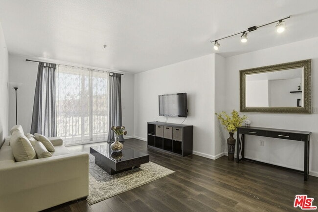 Building Photo - 3740 Santa Rosalia Dr