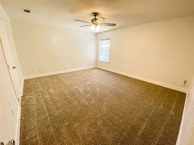 Building Photo - Family-Friendly Northeast Home Steps from Top-Rated Schools