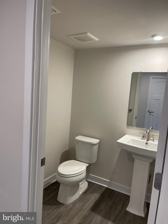 Building Photo - 8715 Shady Pines Dr