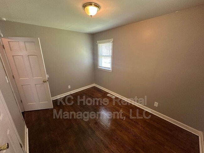 Building Photo - 10905 E 47th St