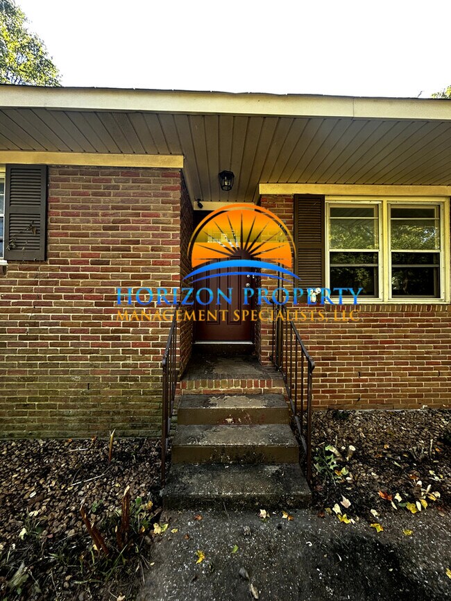 Building Photo - 703 Lantana Way NW
