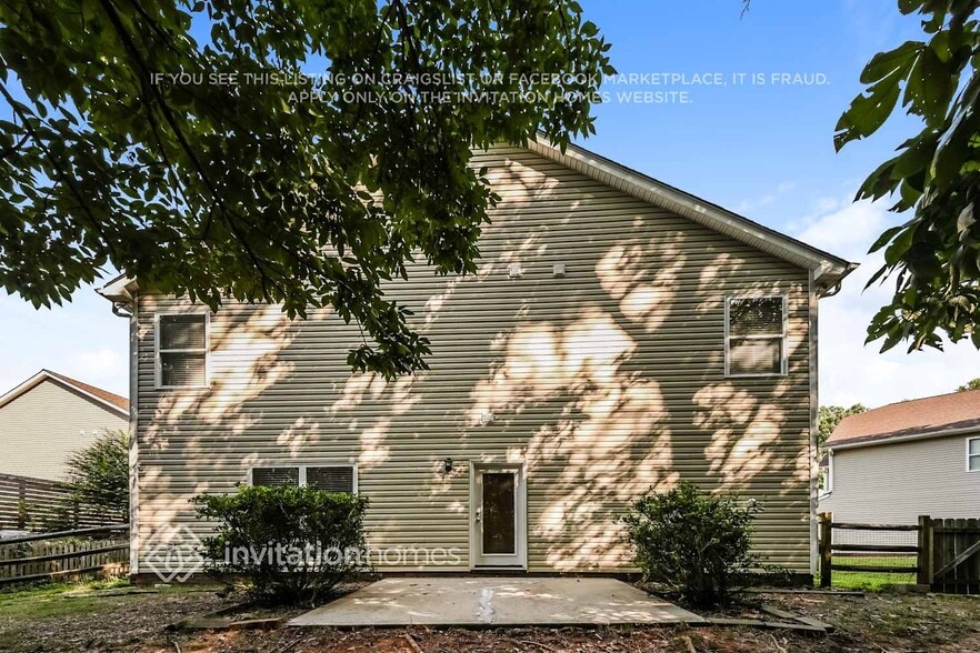 Building Photo - 2204 Golden Larch Ln