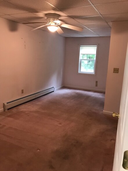 bedroom with walk-in closet - 400 N Stark Hwy