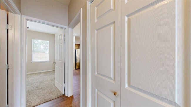 Building Photo - 609 Peyton St