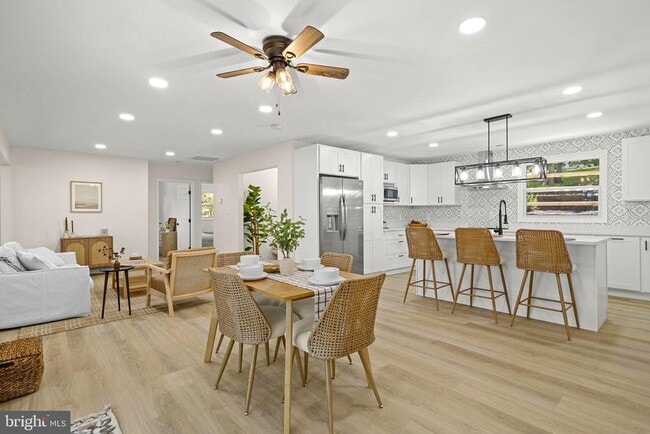 Building Photo - 440 Redbud Ln