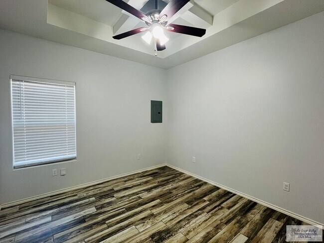 Building Photo - 16 Carlisle Ave