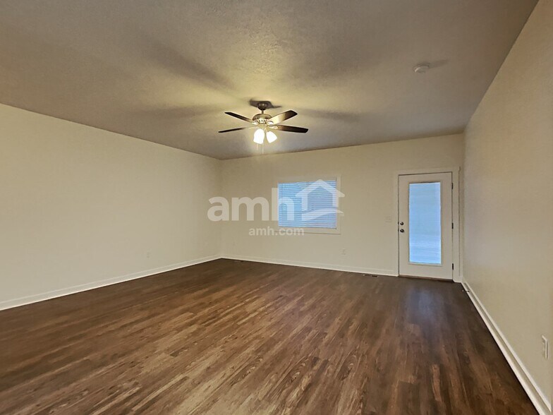 Building Photo - 2643 N Cinnamon Pl