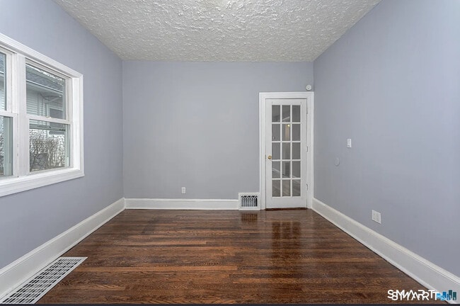 Building Photo - 87 Melrose Ave