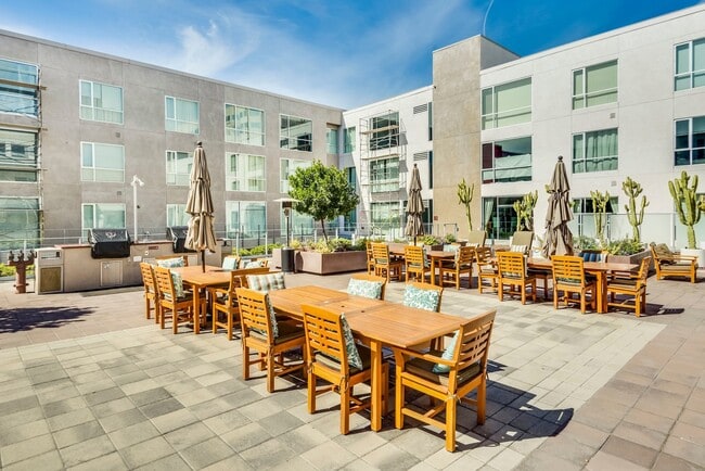 Building Photo - Centre Street Lofts 2 Bed/2Bath