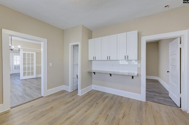 Building Photo - 3012 Rosewood Dr