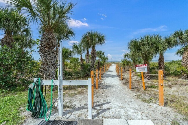 Building Photo - 6500 Sunset Way