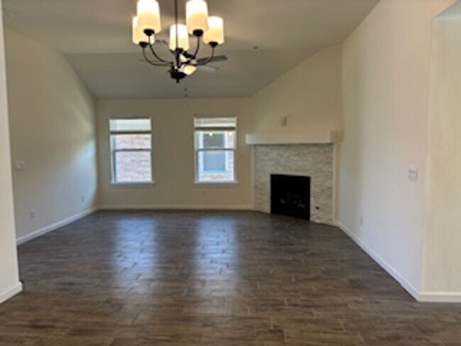 Building Photo - New Home! 1st month free!