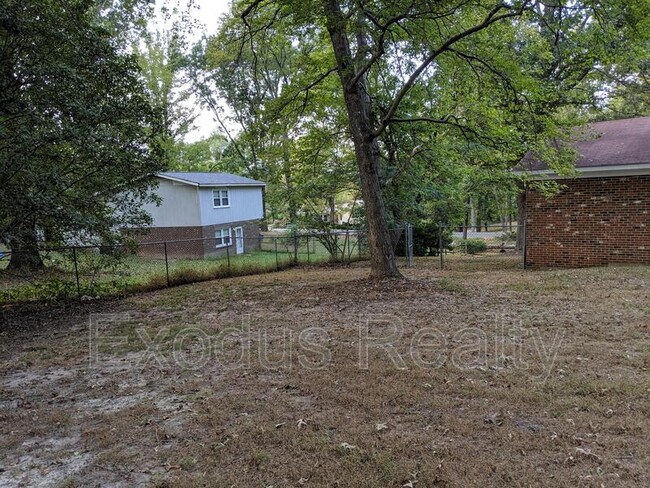 Building Photo - 8708 Peach Tree Dr