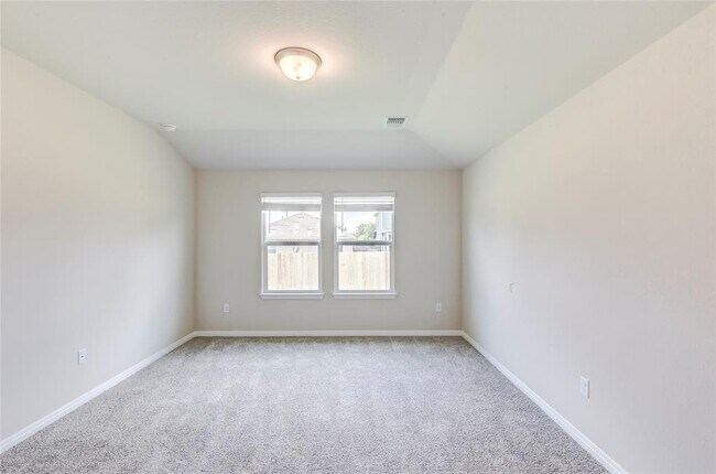 Building Photo - 4905 Hazelnut Ln