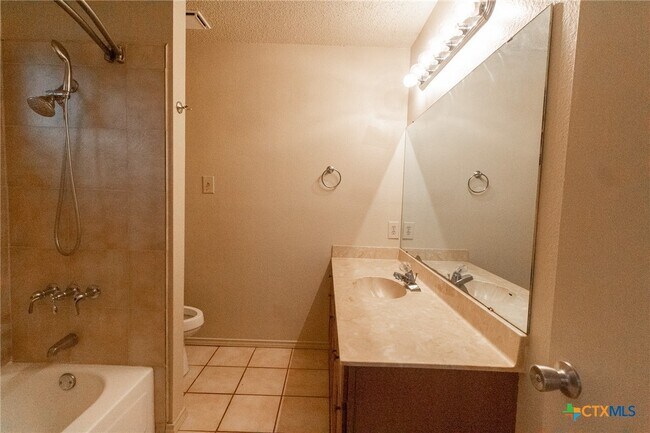 Building Photo - 1301 Westway Dr