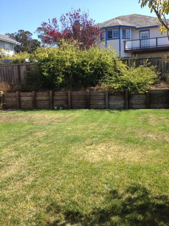 Building Photo - 633 Silver Ave