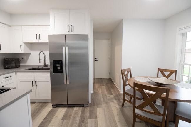 Building Photo - 1843 W White Oak St