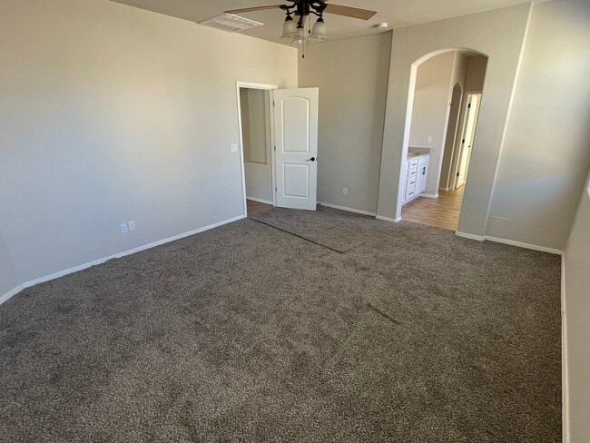 Building Photo - 3933 Agua Duro Dr