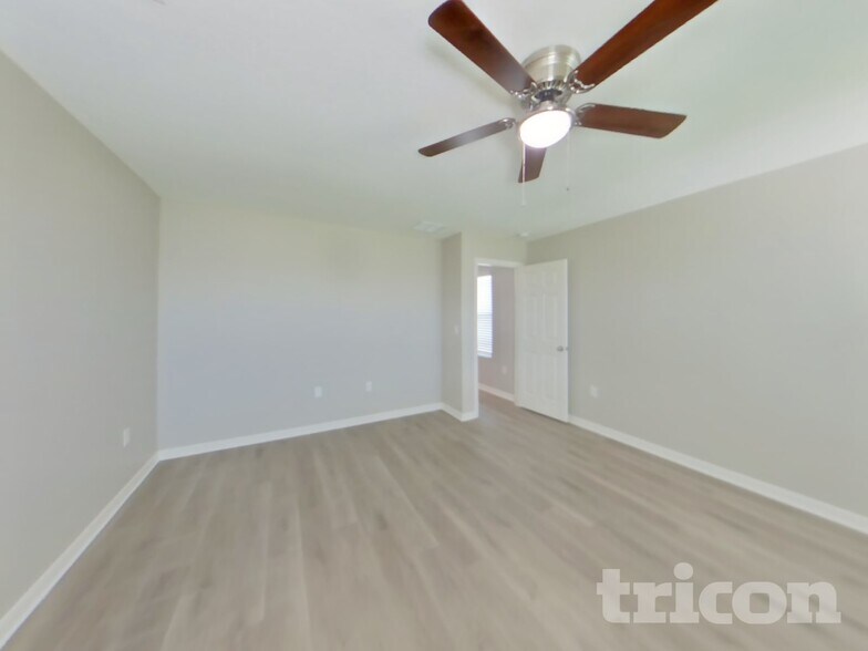 Building Photo - 5475 Summer Sunset Dr