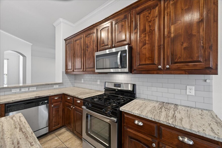 KITCHEN - 6124 Amberjack Trl