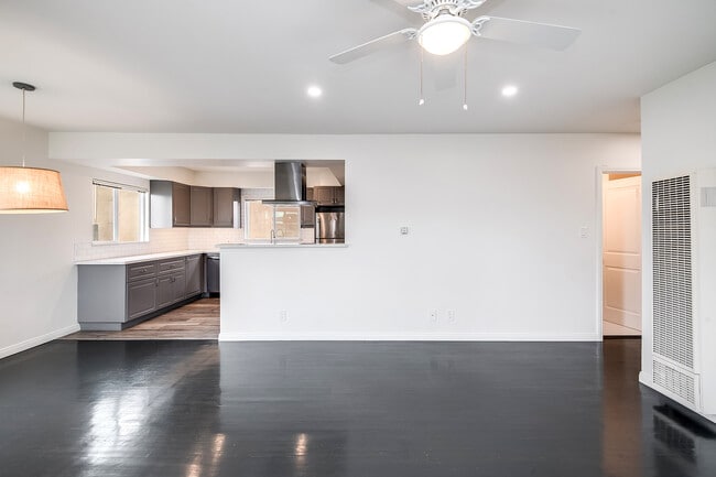Living Room / Kitchen - 618 Grand E Ave