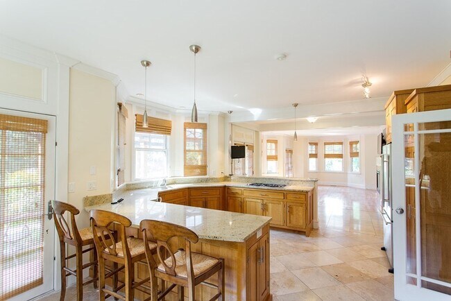 Building Photo - 11 Green St