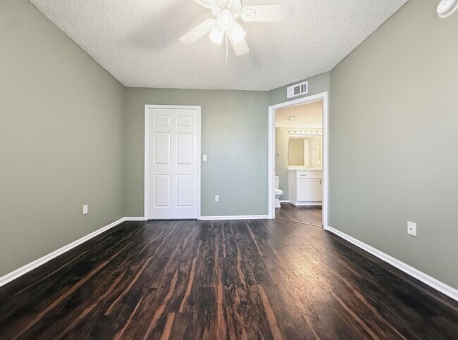 Building Photo - 2/2 Remodeled Condominium In Park Central, Millenia