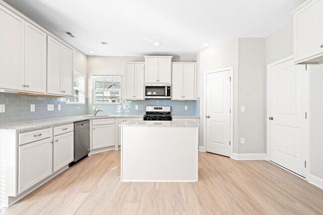 Building Photo - *Beautiful Home @ Aberdeen on Lake Mackintosh*