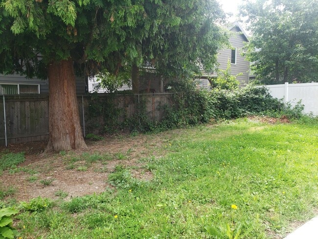 Building Photo - Unique Portland House with Fenced Backyard!