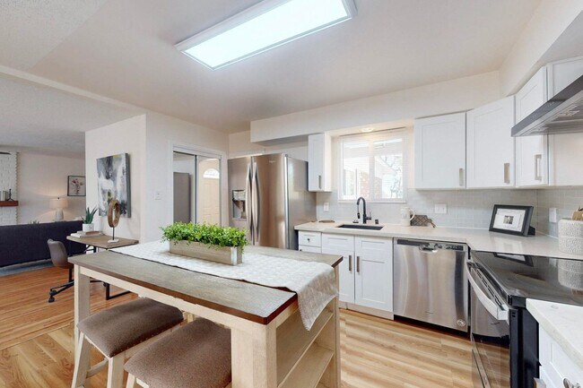 Building Photo - **Great Home** 3 Bed | 2 Bath | NE Heights | Quiet Neighborhood, Prime Location