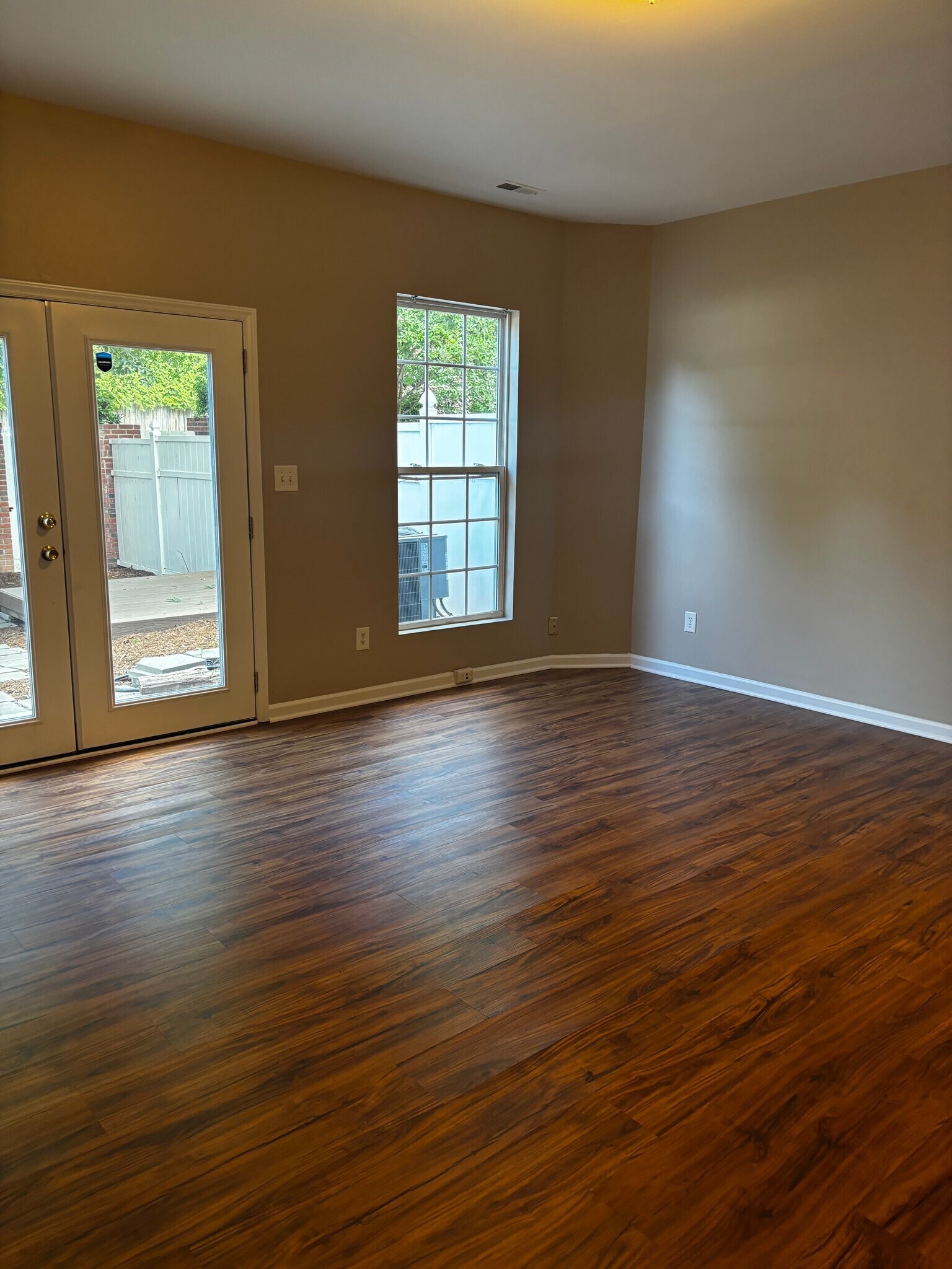 Building Photo - 8533 Kangaroo Ct