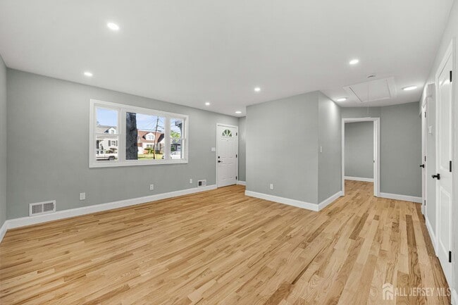 Building Photo - 614 Remsen Ave