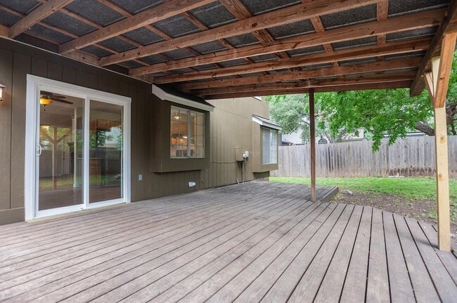 Building Photo - 1004 Kavanagh Dr