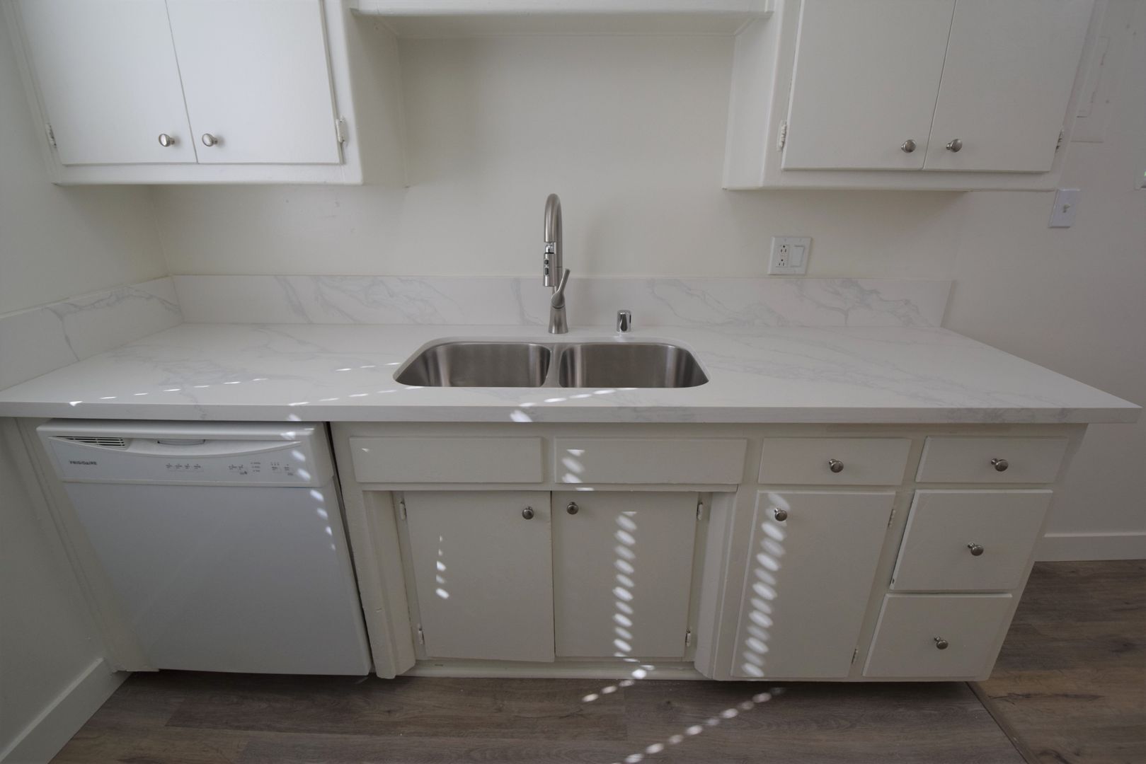 Building Photo - 4565 Hazeltine Ave