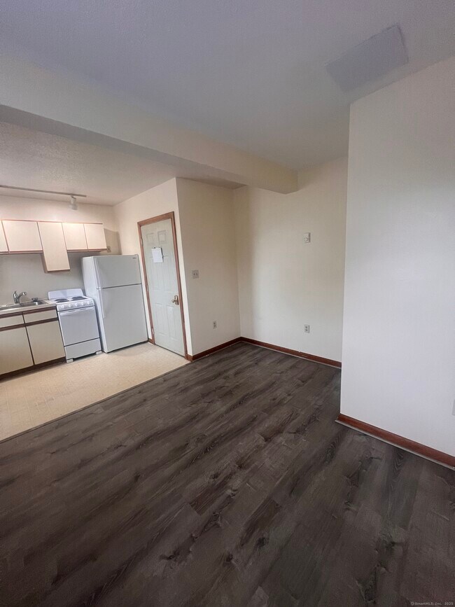 Building Photo - 49 Ledyard Ave